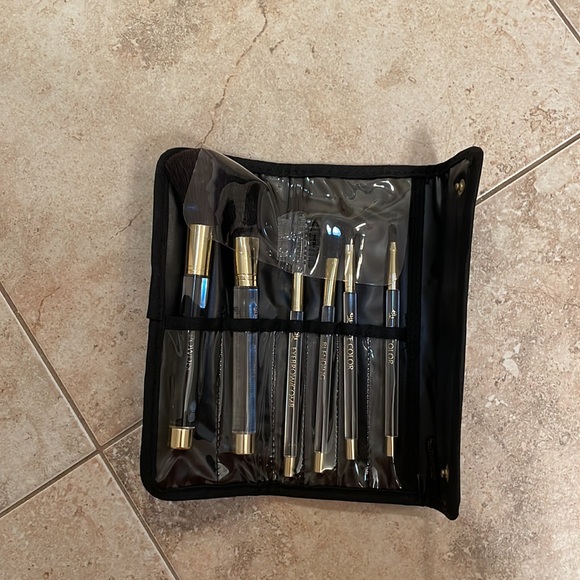 Mary Kay Travel Makeup Brush Set